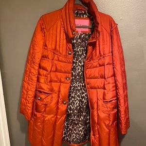 Very warm comfortable puffer coat with high collar with zippers, snap closure
